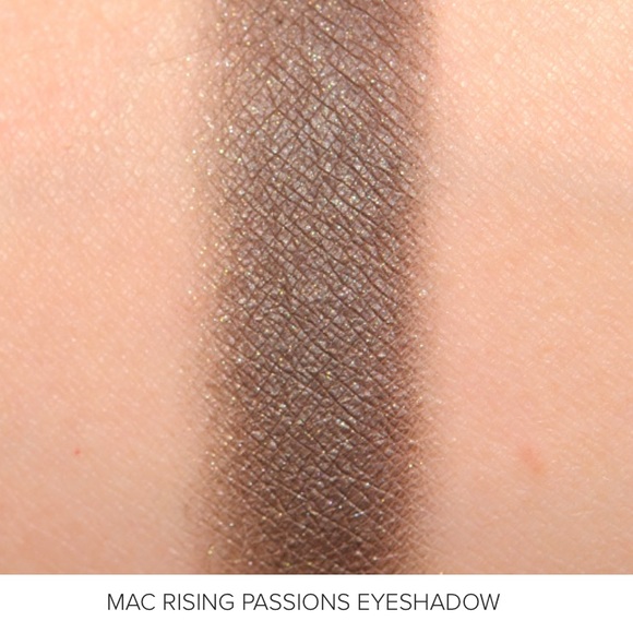 A NOVEL ROMANCE Quad Eye Quad A Novel Romance Eyeshadow Palette MAC - Picture 11 of 17